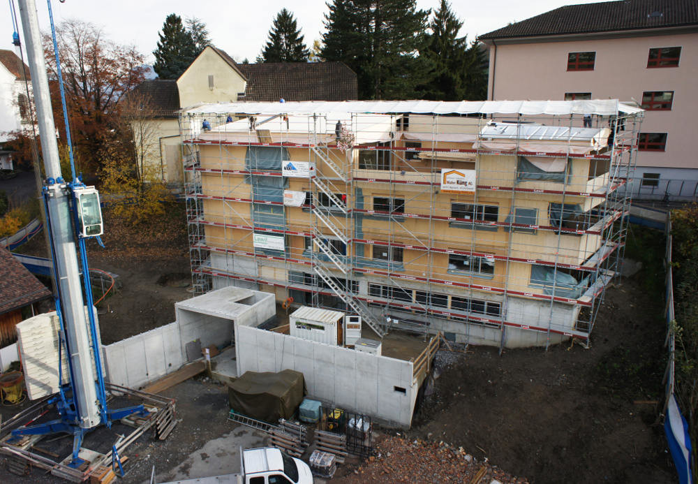 Das Mehrfamilienhaus Kirchrainweg in Kriens wurde mit dem Watt d’Or 2014 in der Kategorie Gebäude und Raum ausgezeichnet.